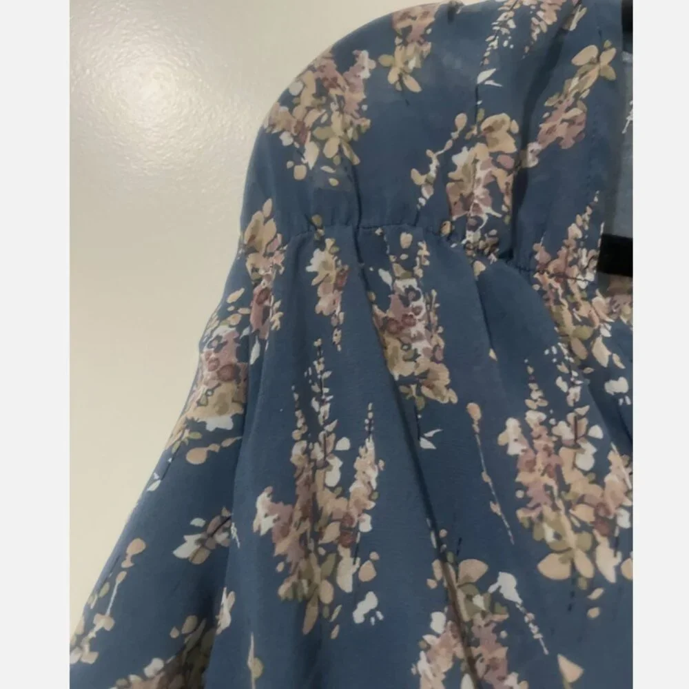 SHEIN L Blue Floral Sheer Short Sleeve Button Detail V-Neck Blouse Shirt Top - Picture 8 of 11